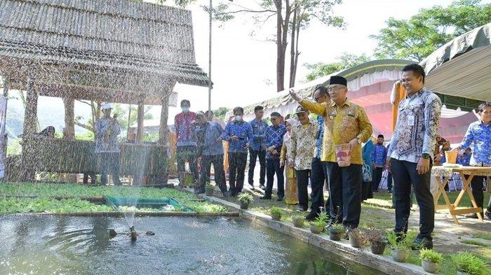 Panitia HUT Kecamatan Loksado, Kabupaten HSS Sajikan Makanan Berbahan Jengkol Untuk Tamu – Banjarmasin Post