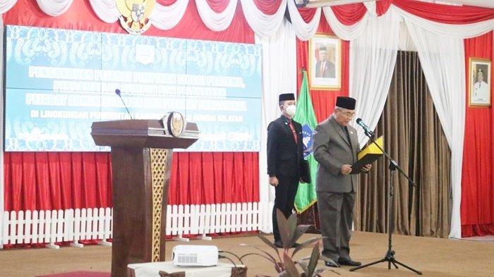 Bupati Achmad Fikry Pimpin Pelantikan, Pengambilan Sumpah dan Pelantikan Pejabat Pemkab HSS – Banjarmasin Post