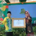 Kementerian Hukum dan HAM memberikan piagam Penghargaan Kekayaan Intelektual kepada Pemerintah Kabupaten Tapin