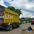 Beberapa Jalan Berlubang Akibat Banjir di Kabupaten Hulu Sungai Utara, Kalimantan Selatan – Pos Banjarmasin
