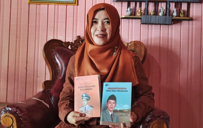 Menghasilkan 2 Buku Biografi Tokoh Balangan-HSU, Linda Haryati… – Jejak