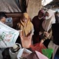 Warga rela antre beli beras bersubsidi di Pasar Tanjung Tabalong, 6 karung ludes