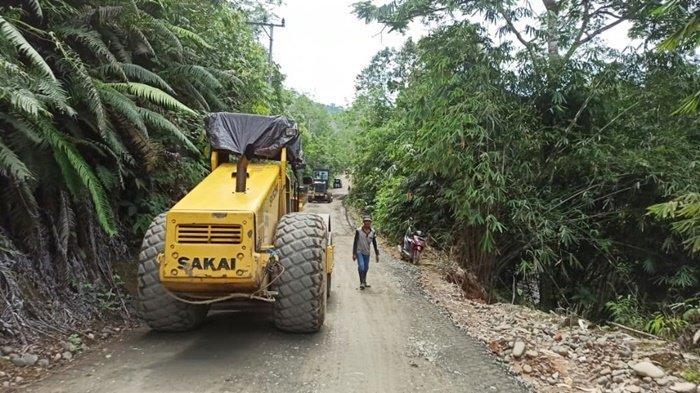 Perbaikan Jalan Gunung Batu-Iyam di Kabupaten Balangan Permudah Akses Siswa ke Sekolah – Banjarmasin Post