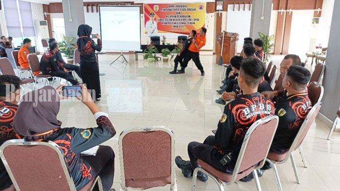 Staf BPBD Kabupaten Hulu Sungai Tengah Mengaktifkan Posko Bencana 24 Jam