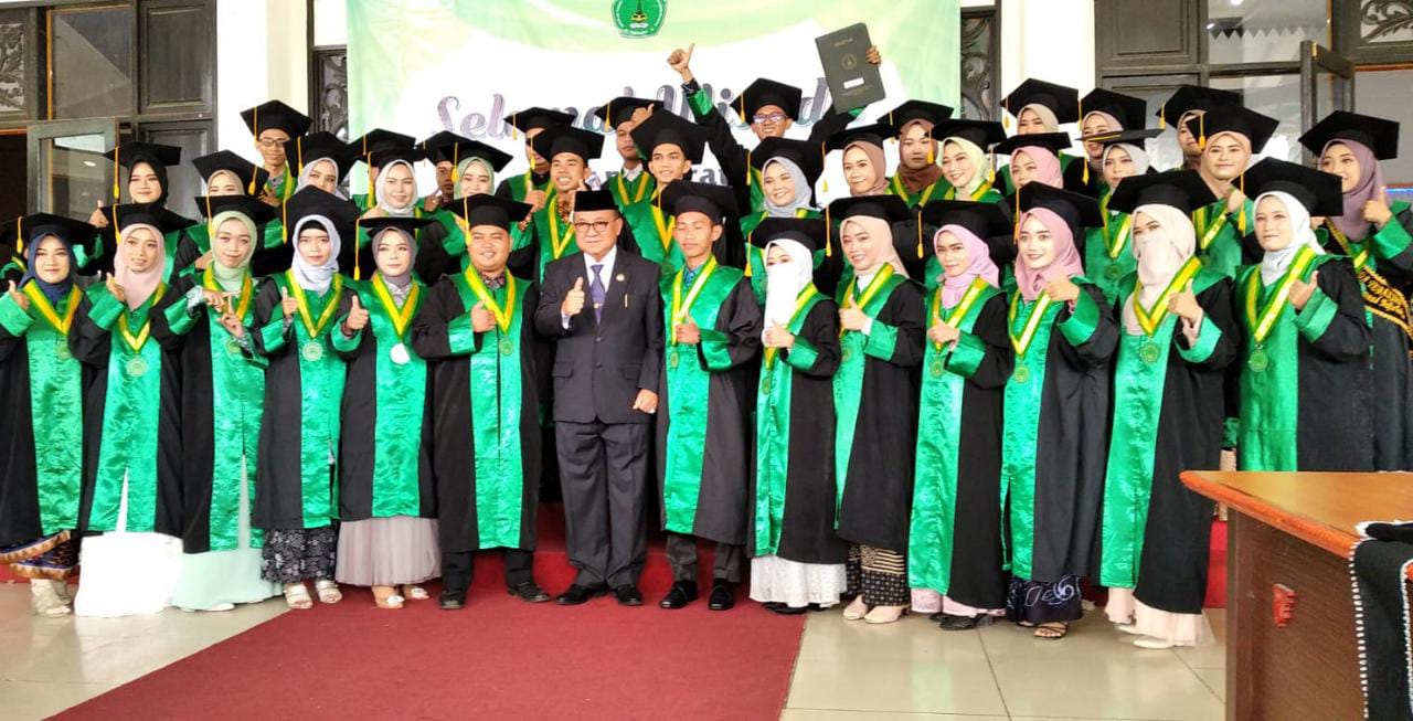 Puluhan Mahasiswa STIT, Syekh Muhammad Nafis Tabalong Diwisuda