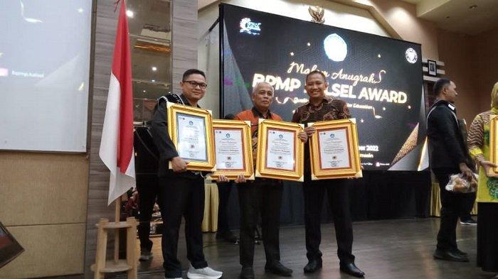 Anugerah BPMP Kalsel, Dinas Pendidikan dan Kebudayaan Kabupaten Balangan Raih Tiga Penghargaan – Banjarmasin Post