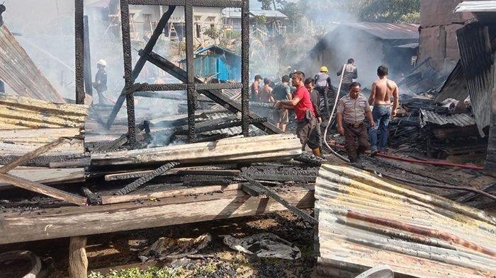 Empat Rumah Kayu di HST Batang Alai Utara Terbakar, Satu Jam Api Berhasil Dipadamkan