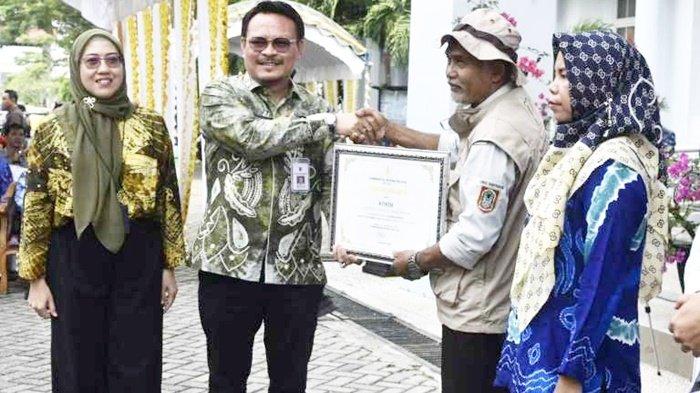 Gubernur Kalsel Paman Birin Serahkan Penghargaan ProKlim dan… – Banjarmasin Post