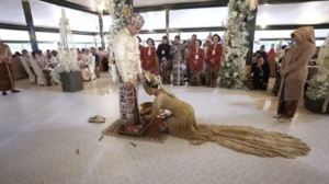 Makna Upacara Panggih Pengantin di Pernikahan Kaesang-Erina – CNN Indonesia