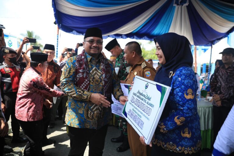 Menag RI Luncurkan Program Desa Zakat di Bumi Menuntut – Kabar Kalimantan