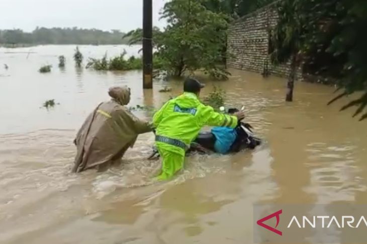 Hujan deras, banjir di Bangkalan meluas ke tiga kabupaten