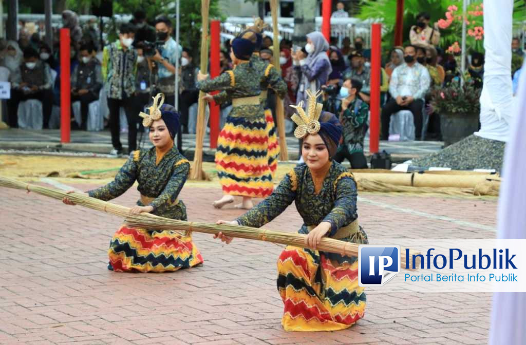 Tarian Adat Mewarnai Peringatan HUT ke-70 Kabupaten HSU