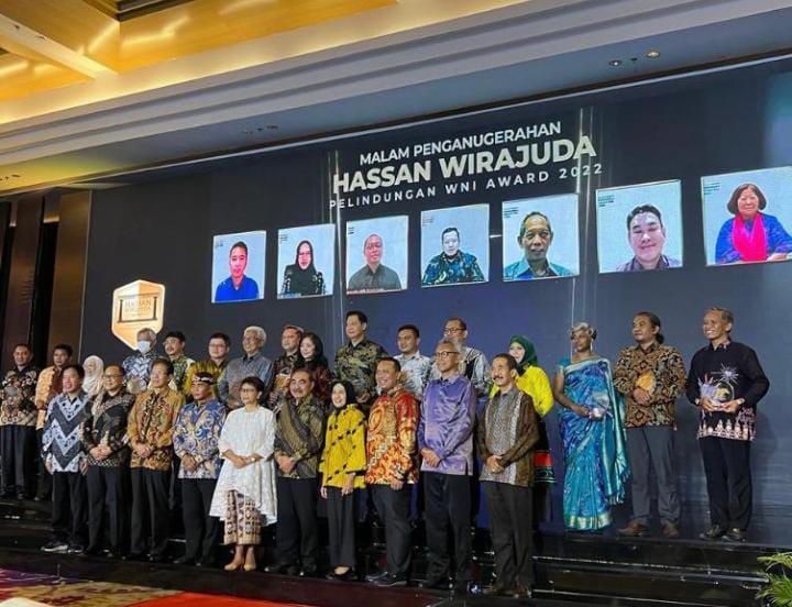 Menlu RI Serahkan Hassan Wirajuda Protection Award 2022