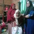 Belajar Hidup dari Nenek Lanjung, KS2 Bagikan 150 Paket Dhuafa