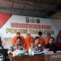Polisi menangkap tersangka korupsi pembangunan jembatan timbang Tabalong