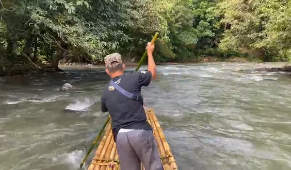 Bamboo Rafting, Wisata Pemicu Adrenalin di Sungai Amandit – BeritaSatu.com