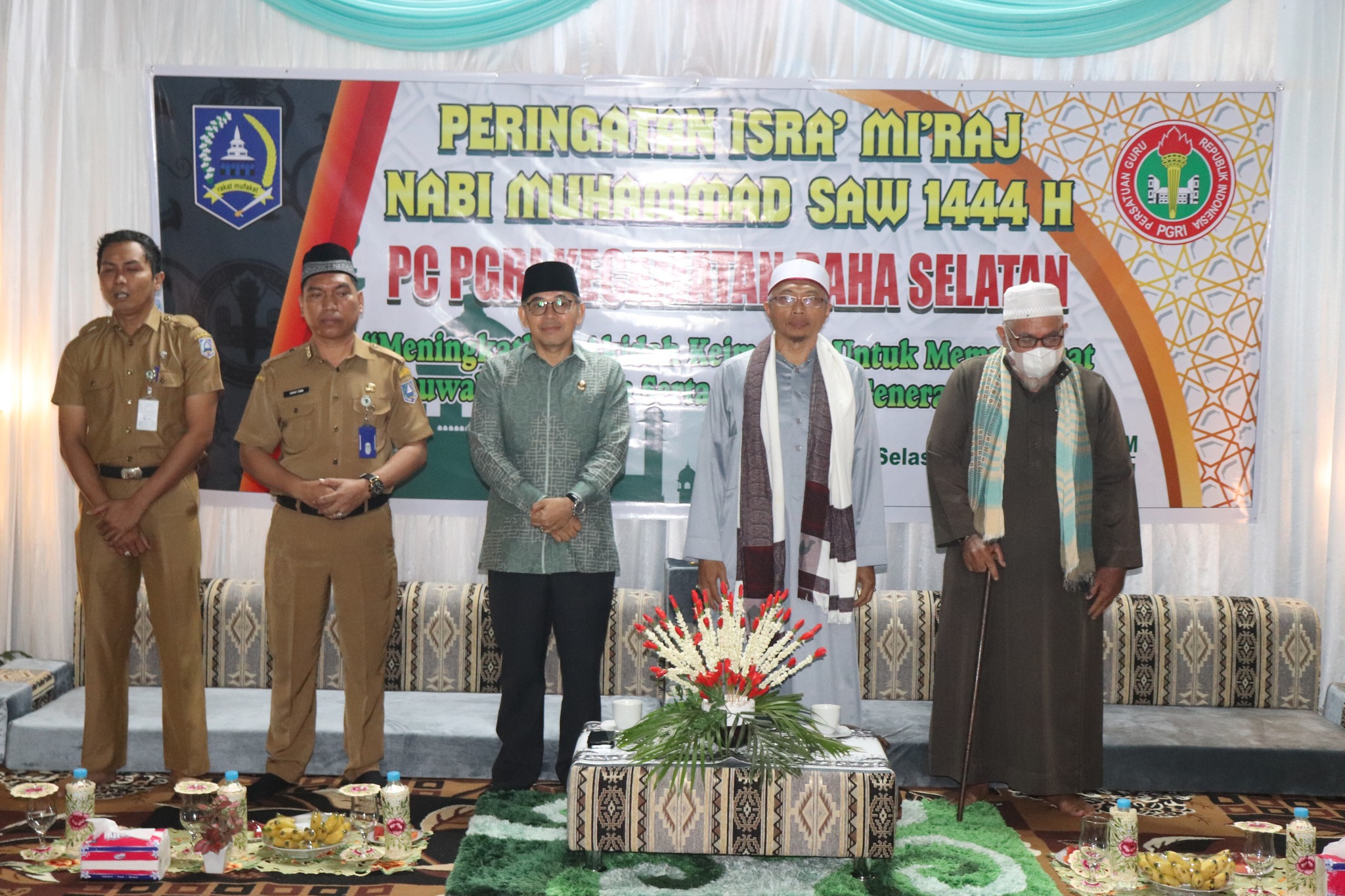 Ratusan Guru Peringati Isra Miraj di GOR Daha Selatan – Koran Banjar