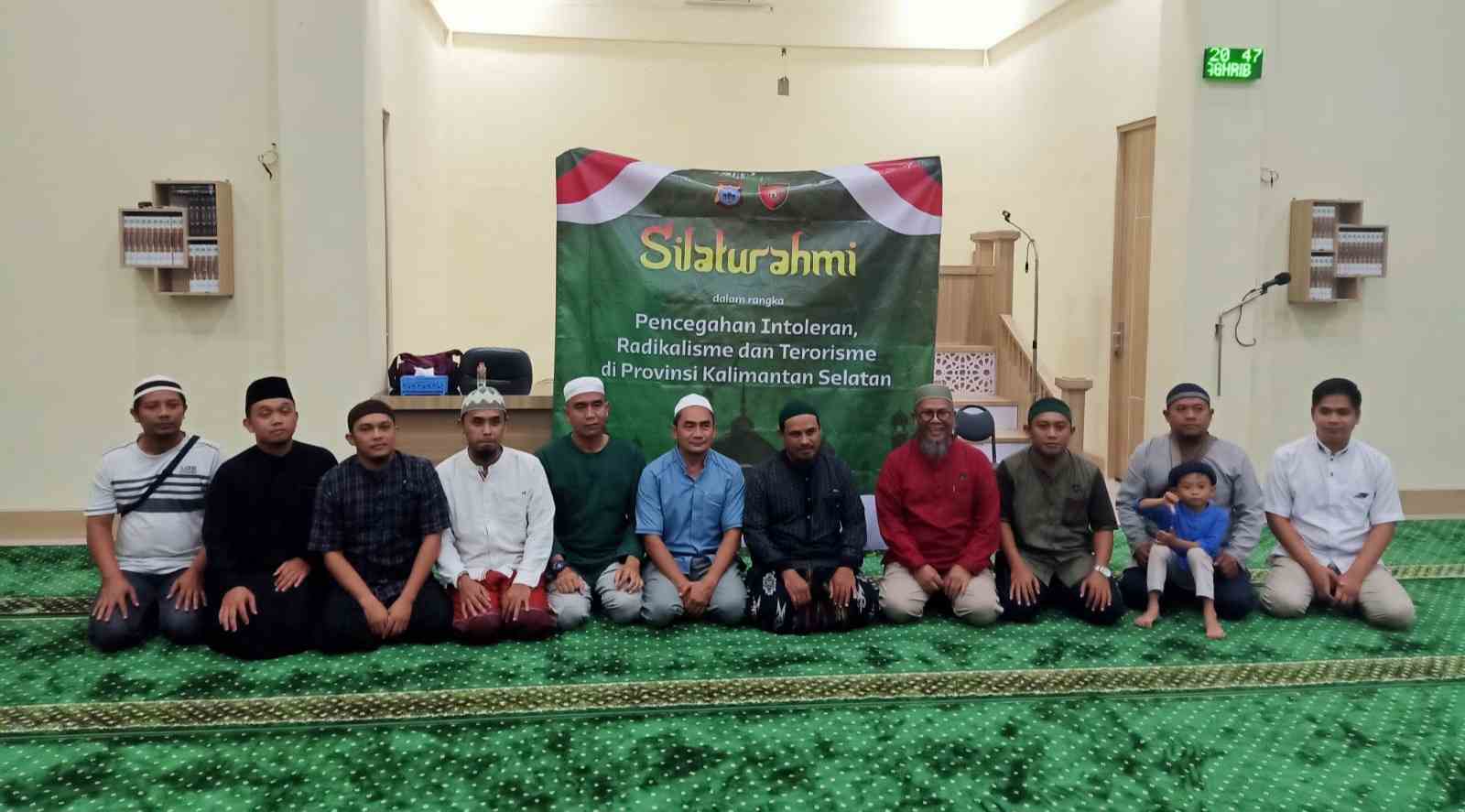 Jaga Kondusivitas, Polda Kalsel Ikut Kajian dan Silaturahmi Bersama Jamaah Masjid Luar Negeri Al Kautsar