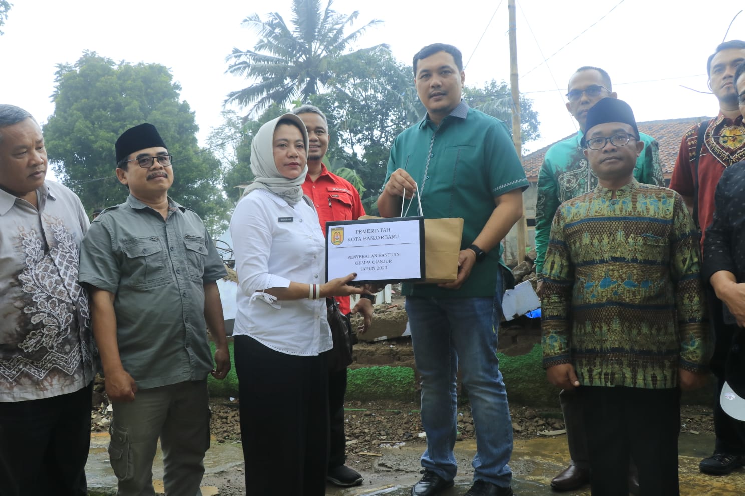 Walikota Aditya Salurkan Donasi 160 Juta untuk Rekonstruksi Musala di Cianjur