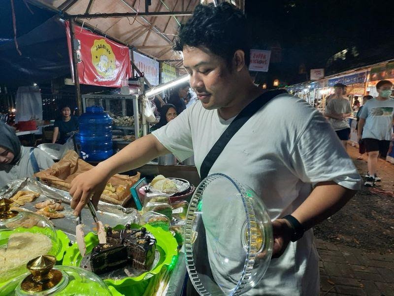 Jual kue dengan konsep kitchen bakery, dagangan anak muda ini laris manis di pasar Ramadhan Banjarmasin |  Berita Banjarmasin
