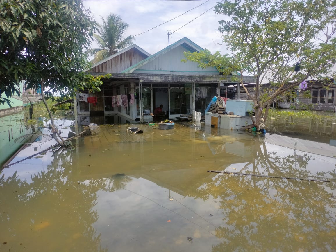 Duuuhh!  Sudah lebih dari tiga minggu Desa Pahalatan dilanda banjir