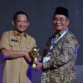 Achmad Fikry Raih UHC Award 2023 – Koran Banjar