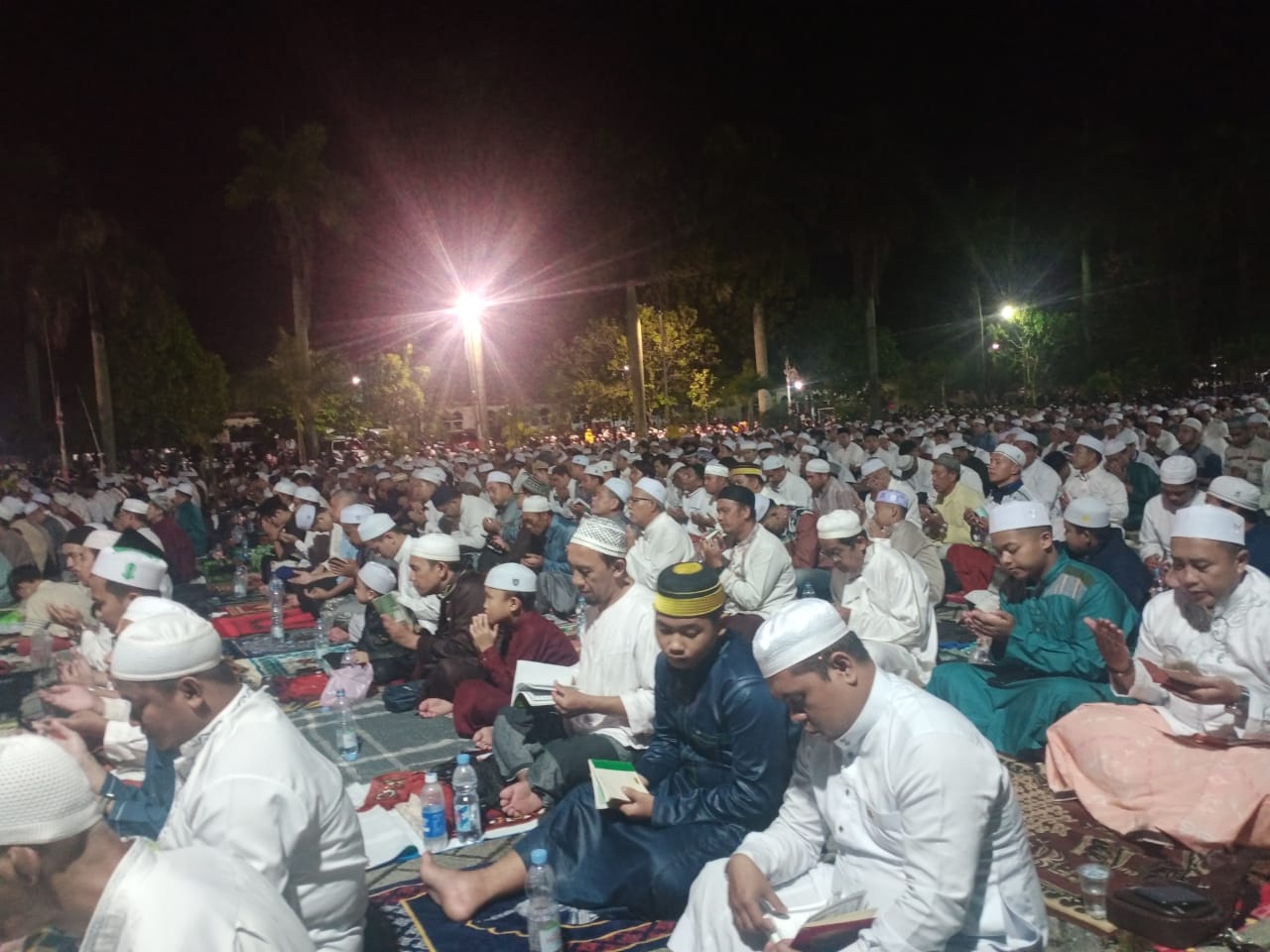 Jamaah Malam Nisfu Sya’ban Ramai Lapangan Masjid Sabilal Muhtadin