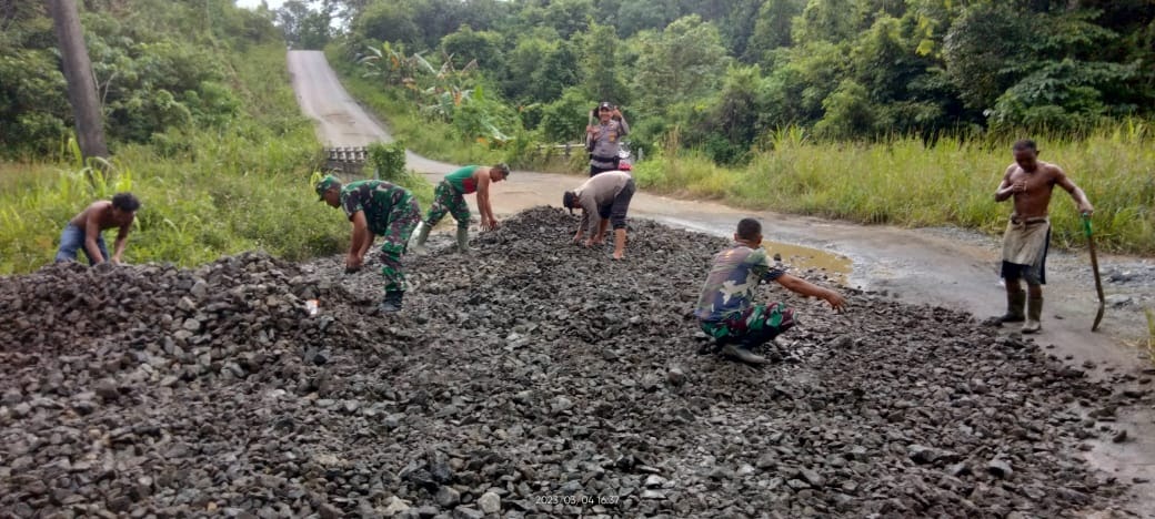 TNI-Polri dan Perusahaan Tambang Batubara, Inisiasi Perbaikan Jalan Pasca Banjir