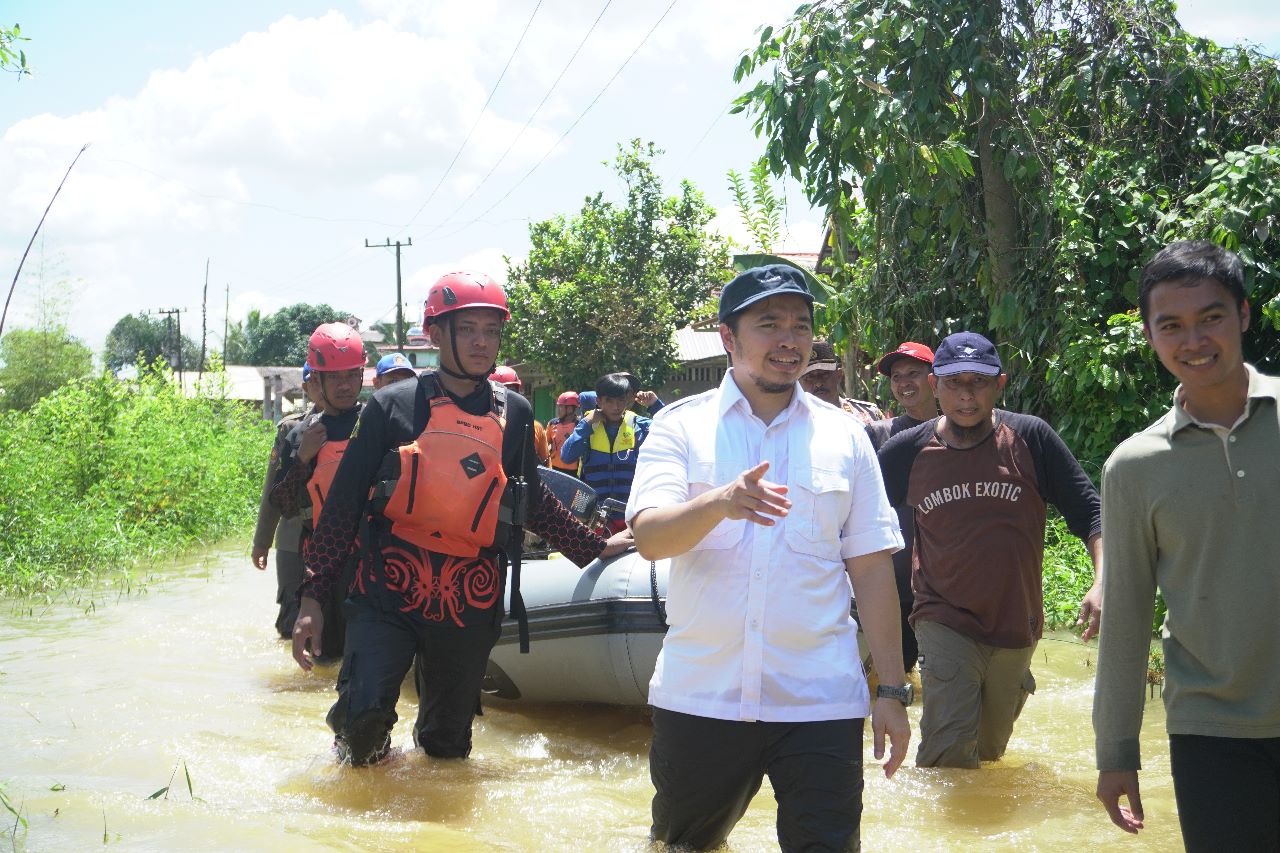 Bupati HST Meninjau Langsung ke Lapangan Melihat Kondisi Dampak Banjir