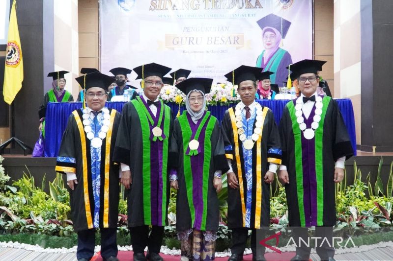 Universitas Lambung Mangkurat mengukuhkan guru besar terbanyak ke-73 se-Kalimantan