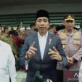 Presiden Jokowi mengecek harga barang di Pasar Rakyat Tabalong