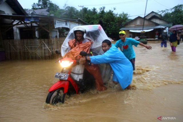 Banjir Terdampak 4.188 Warga di Kali Tengah Hulu, 162 Orang… – Beritasampit.co.id