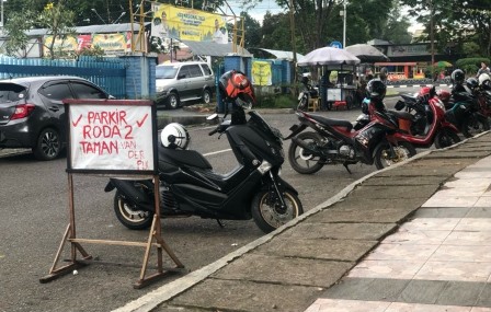Retribusi Parkir di Banjarbaru: Cara Konvensional Diduga Bocor, eParking Mahal
