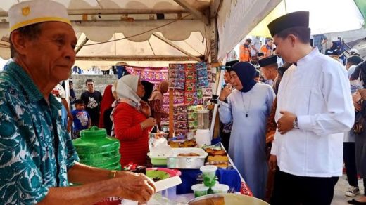 Bupati Barito Utara membuka Pasar Wadai Ramadhan di WFC