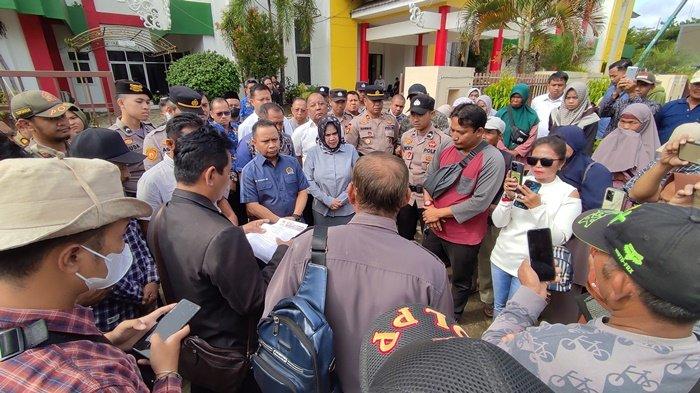 Kunjungi DPRD Tapin, Warga Desa Sabah Pertanyakan Masalah Lahan Bermasalah dengan PT Balimas
