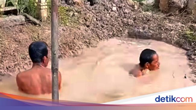 Viral Warga Kalsel Kubur Jenazah dalam Keadaan Banjir, Begini… detikcom