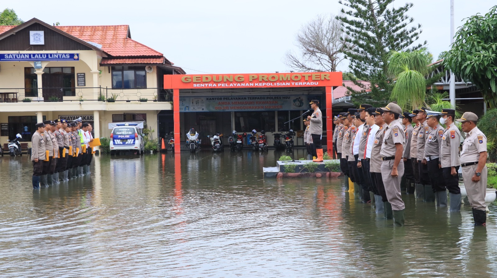 Apel Dikelilingi Air, Kapolres HSU Peringatkan Anggota Bertugas Saat Banjir – Kalimantan Channel